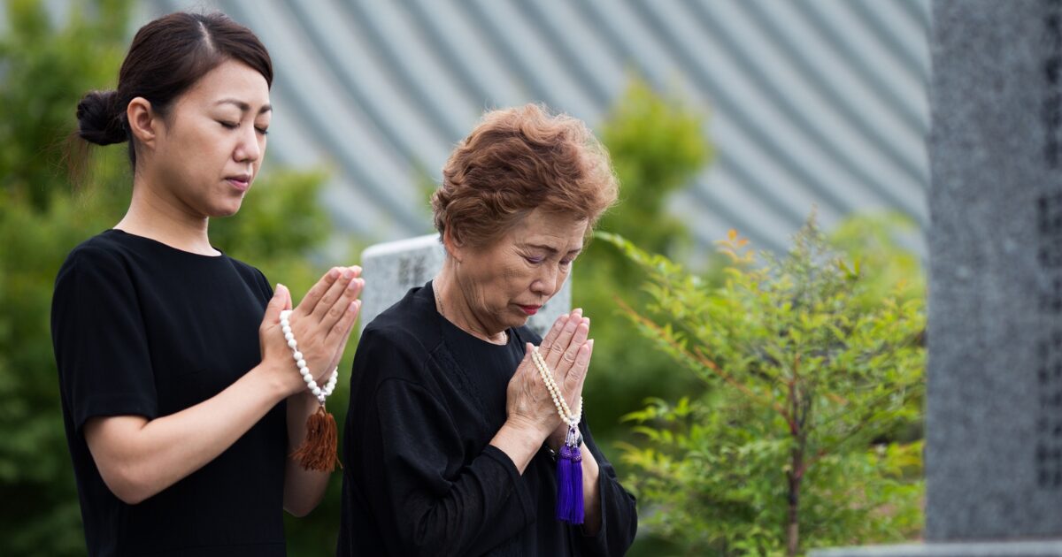 家族葬の範囲はどこまで呼ぶ？案内する親族や友人の線引きと失礼のない伝え方