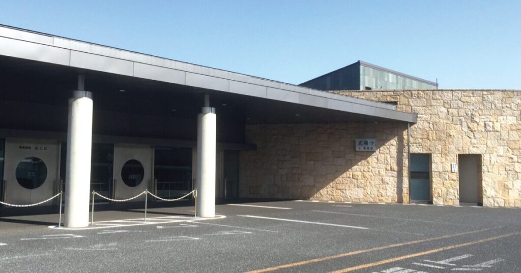 4-12堺市で家族葬ホールを選ぶには？立地・設備・費用で比較するポイントを解説